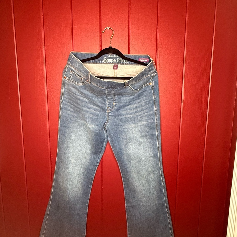 Gloria Vanderbilt Shape Effect High-Rise Flare Jeans Women’s Size 14 Blue - Picture 2 of 3